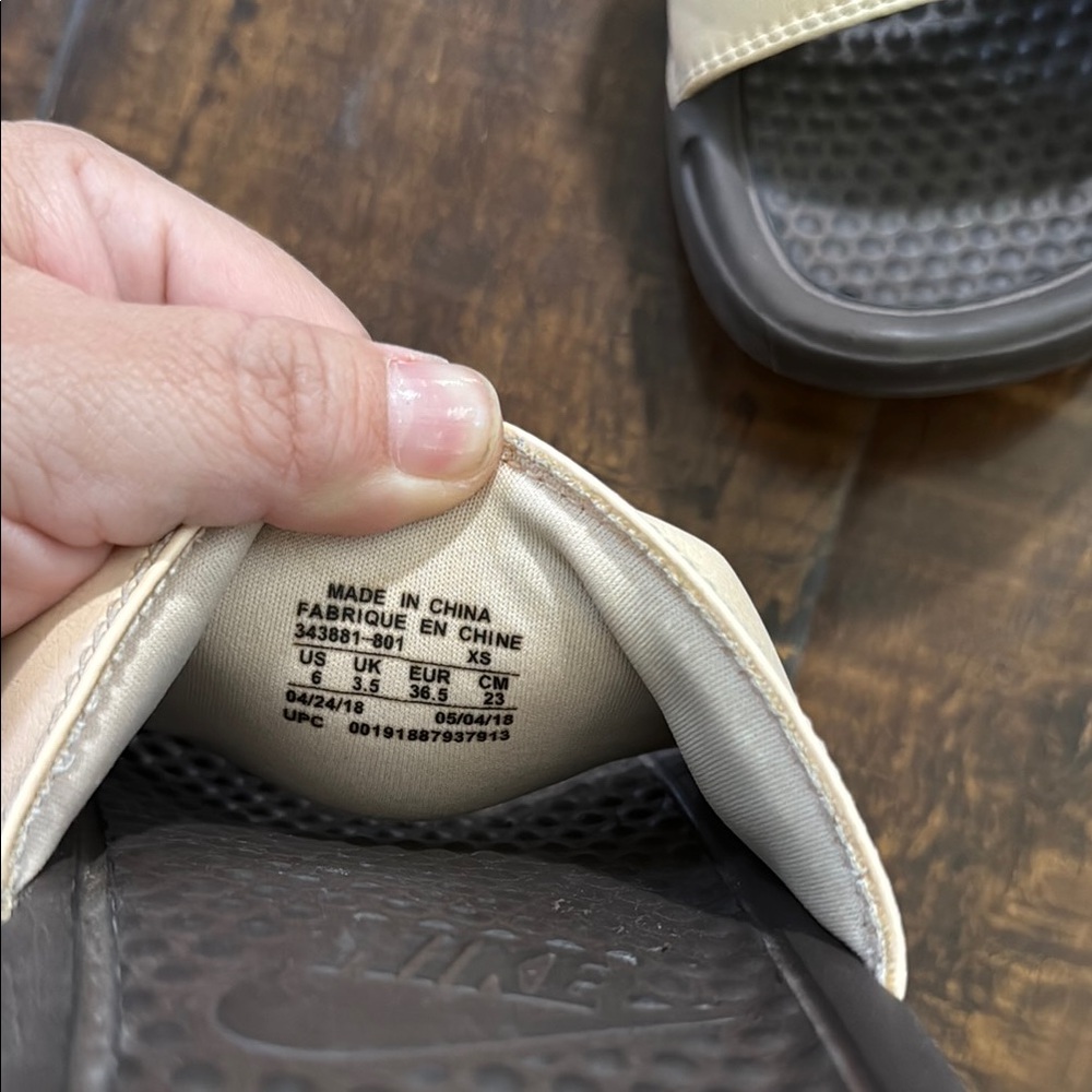 Nike Tan and Brown Slide Sandals - Women’s Size 6 - Picture 3 of 4